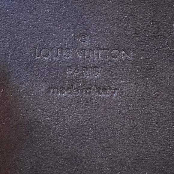 Authentic Louis Vuitton Iphone 15 Pro - Picture 7 of 10